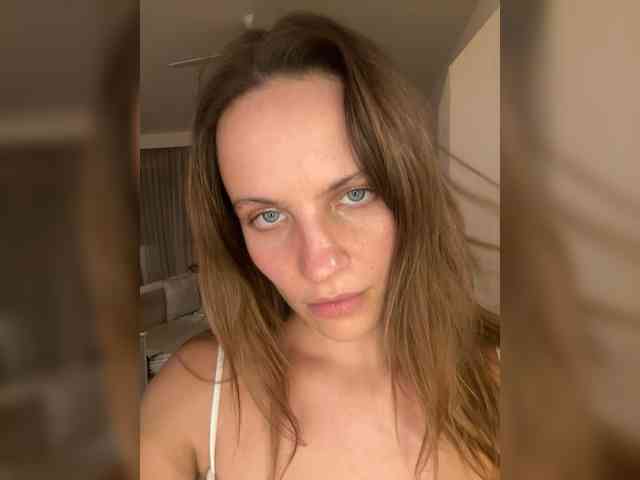 REALMEANTINA webcam