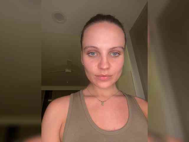 REALMEANTINA webcam