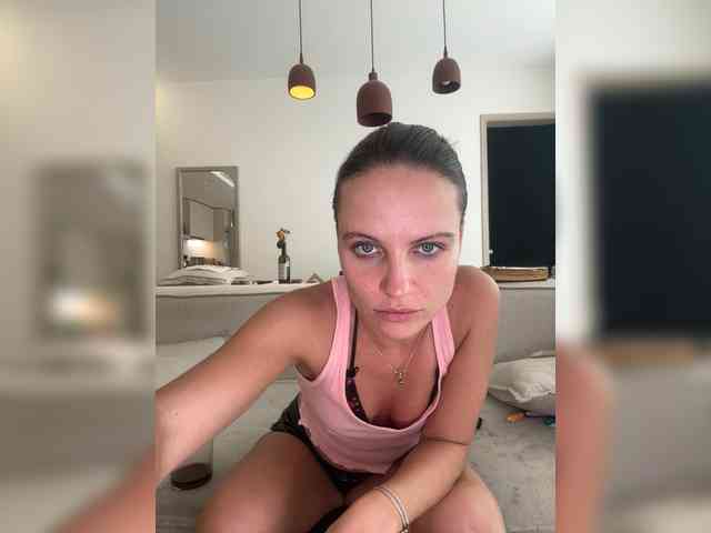 REALMEANTINA webcam