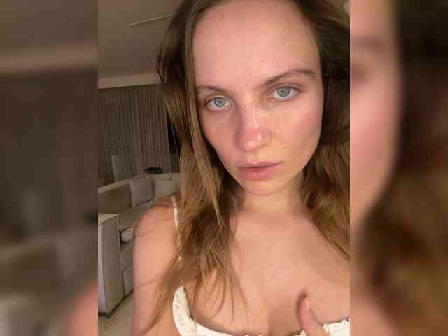 REALMEANTINA webcam