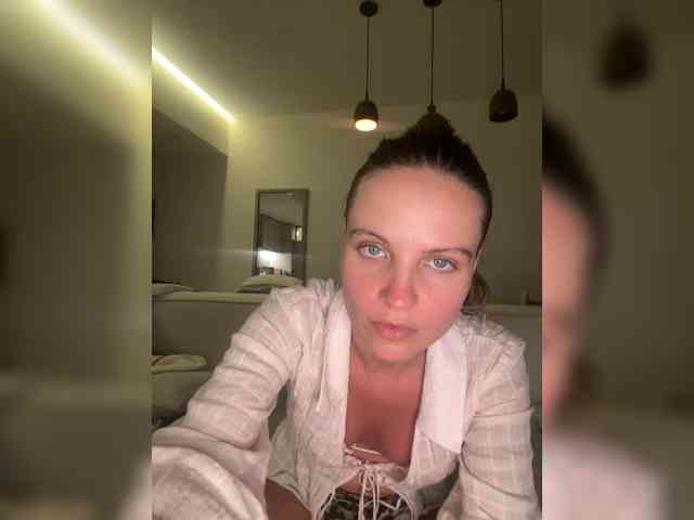 REALMEANTINA webcam