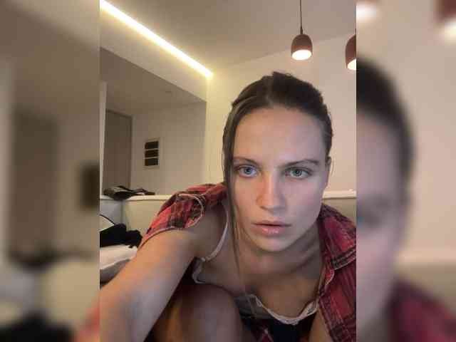 REALMEANTINA webcam