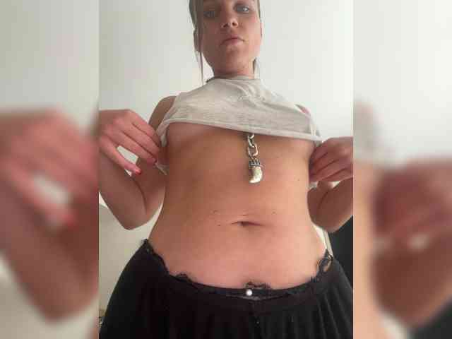 REALMEANTINA webcam
