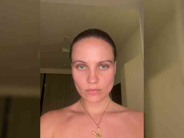 REALMEANTINA webcam