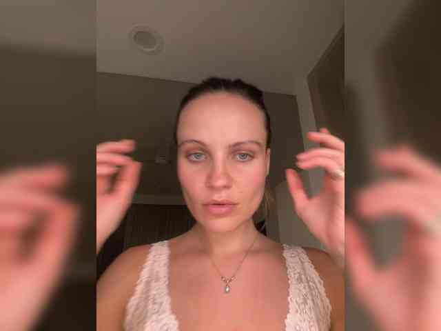 REALMEANTINA webcam