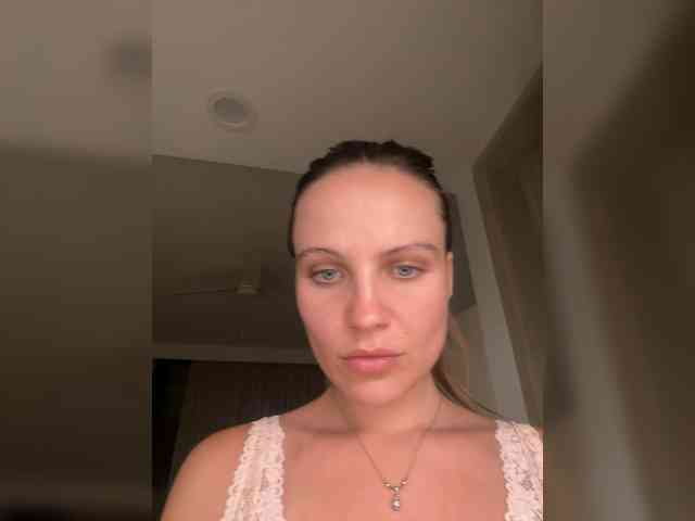 REALMEANTINA webcam