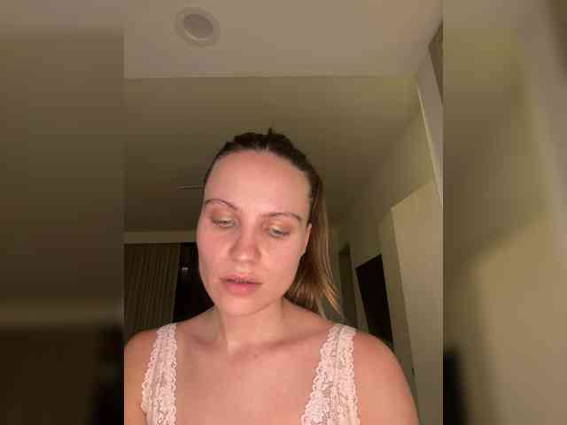 REALMEANTINA webcam