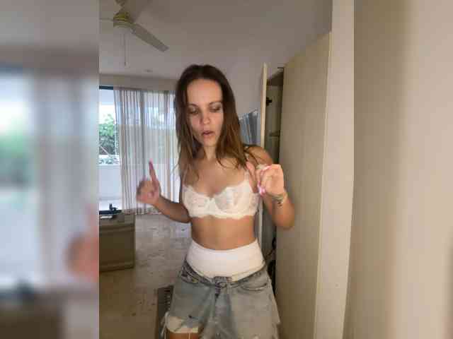 REALMEANTINA webcam