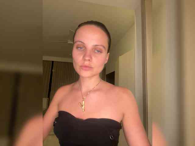 REALMEANTINA webcam