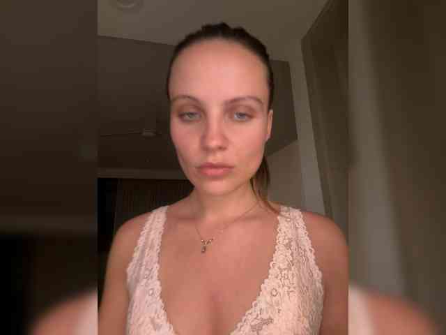 REALMEANTINA webcam