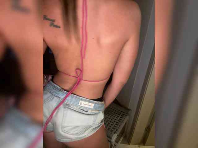 REALMEANTINA webcam