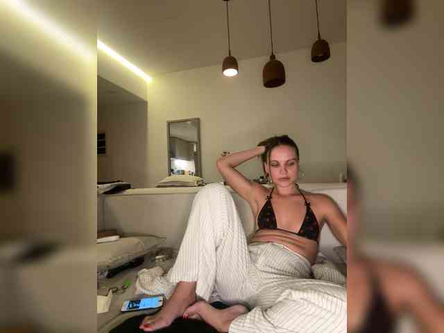 REALMEANTINA Sex Cam Show