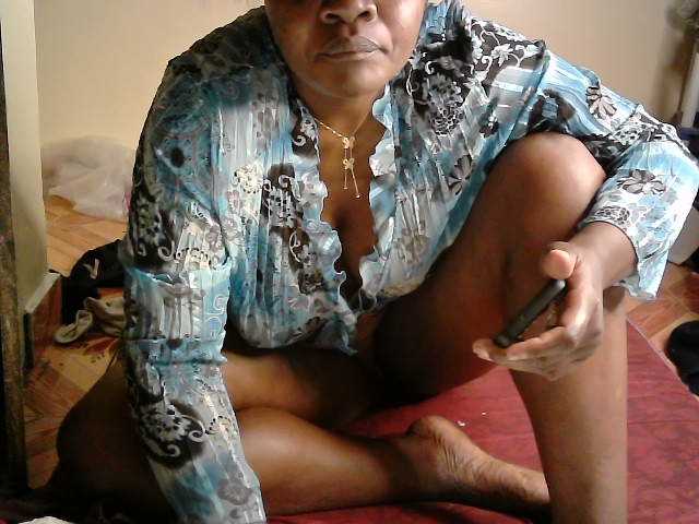 CuteLeilah live cam on BongaCams