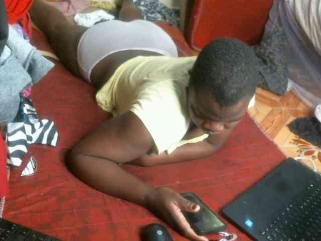 CuteLeilah webcam