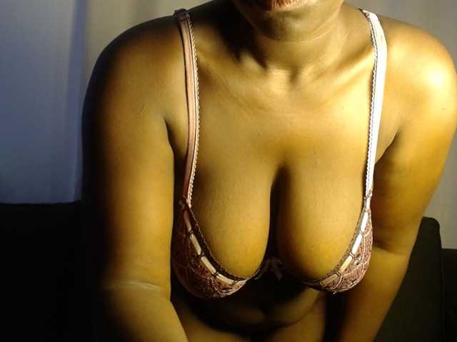 Sexybutt live cam on BongaCams