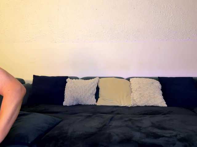 Andyvelvet live webcam show