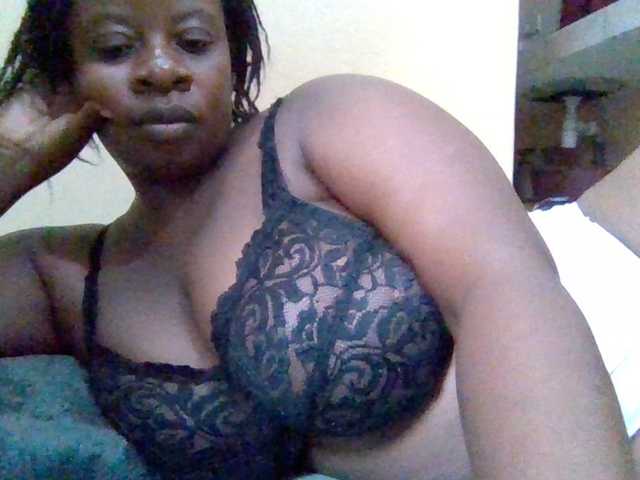 Swityass24 live cam on BongaCams