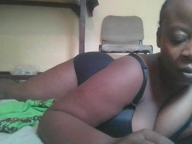 Swityass24 live cam on BongaCams