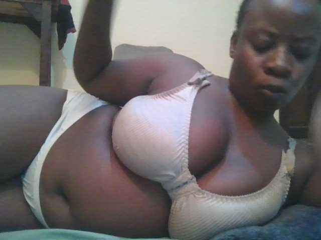 Swityass24 live cam on BongaCams