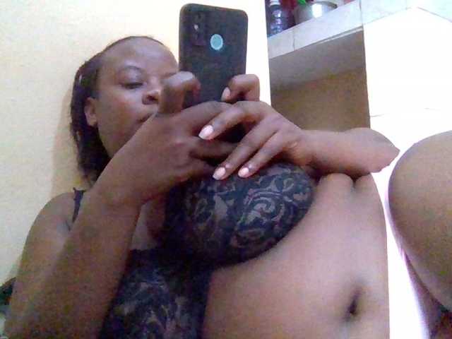 Swityass24 — live female cam