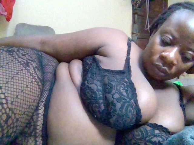 Swityass24 live cam on BongaCams