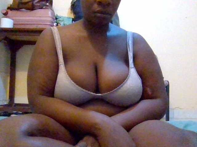 Swityass24 live cam on BongaCams