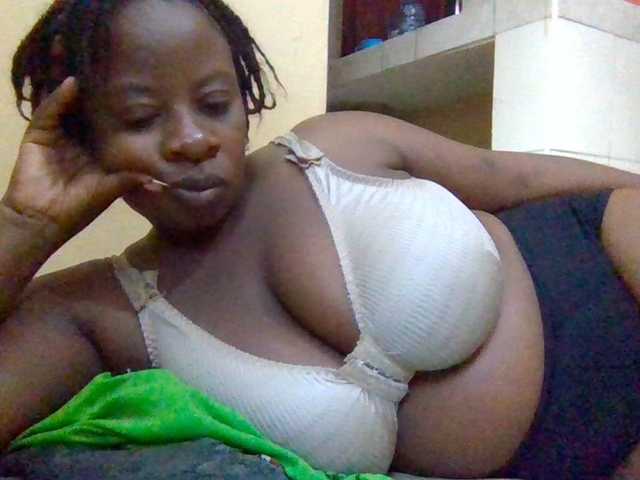 Swityass24 live cam on BongaCams