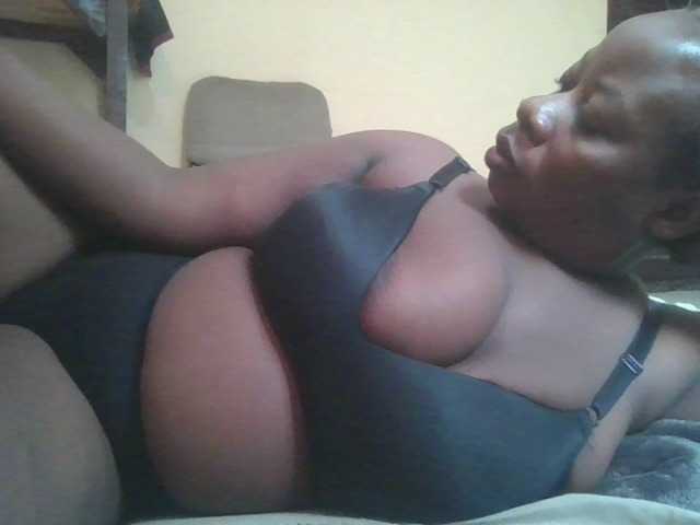 Swityass24 live cam on BongaCams