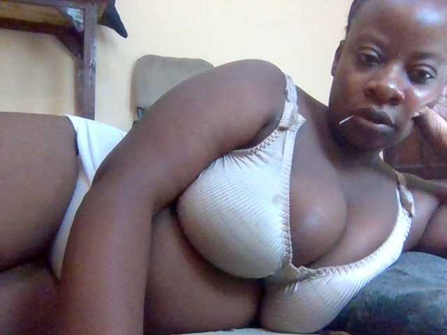 Swityass24 live cam on BongaCams