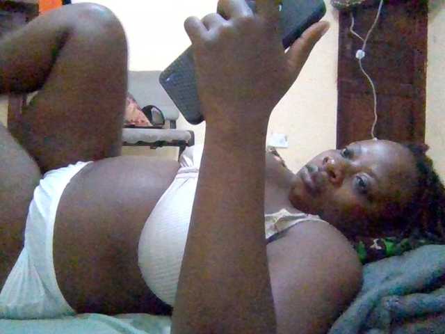 Swityass24 live cam on BongaCams