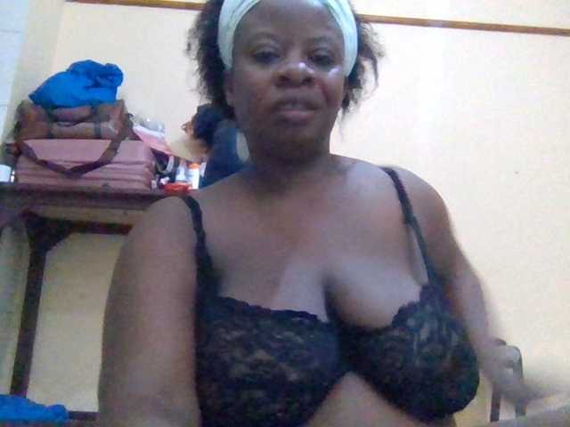 Swityass24 live cam on BongaCams