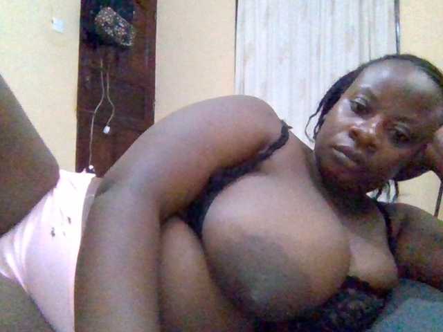Swityass24 live cam on BongaCams