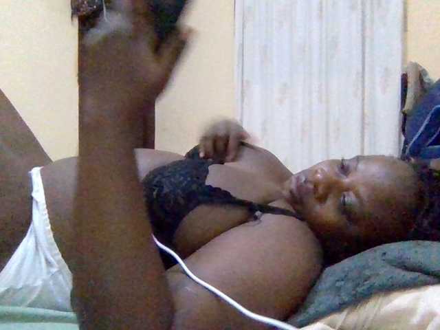 Swityass24 live cam on BongaCams