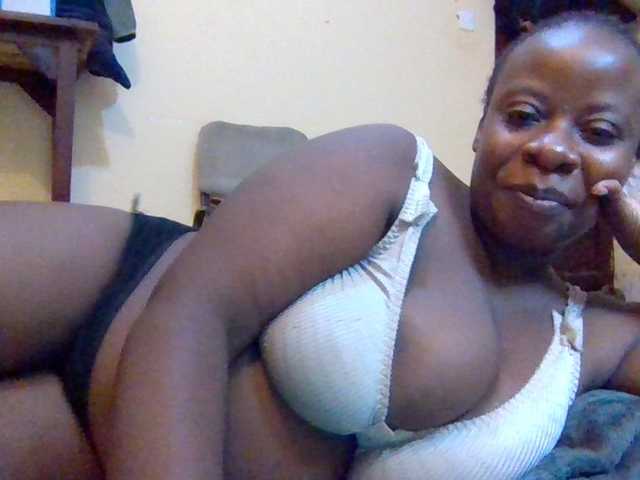 Swityass24 live cam on BongaCams
