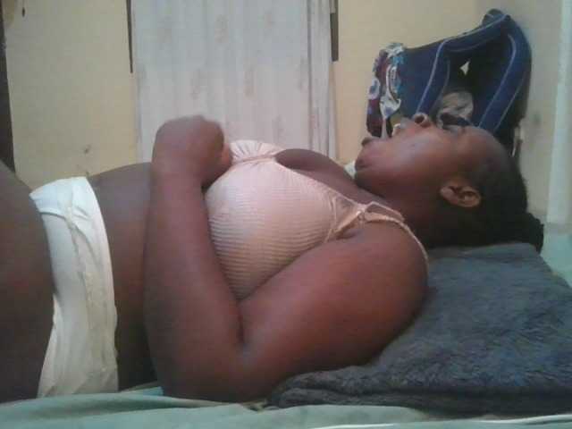 Swityass24 live cam on BongaCams