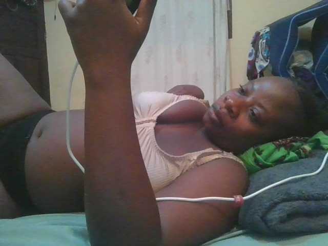 Swityass24 live cam on BongaCams