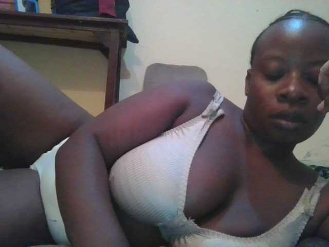 le modèle Swityass24 est en webcam porno dans un show sur le site bongacams, il possède les tags suivants: Ebony,Brunette,Trimmed