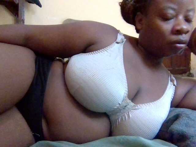 Swityass24 live cam on BongaCams