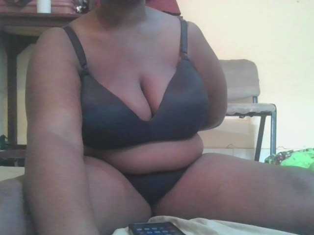 Swityass24 live cam on BongaCams