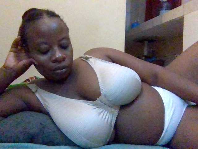 Swityass24 live cam on BongaCams