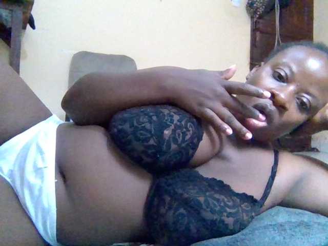 Swityass24 live cam on BongaCams