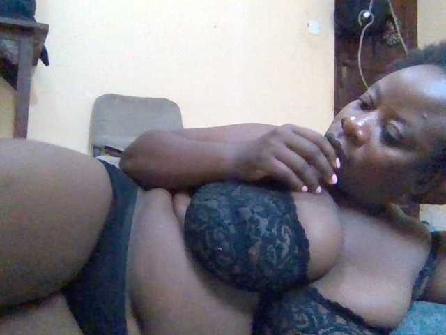 Swityass24 live cam on BongaCams