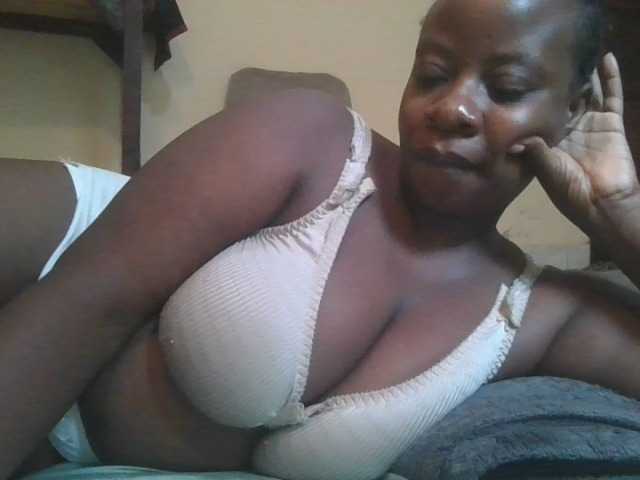 Swityass24 live cam on BongaCams
