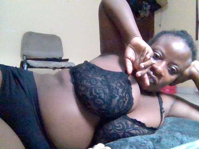 Swityass24 live cam on BongaCams