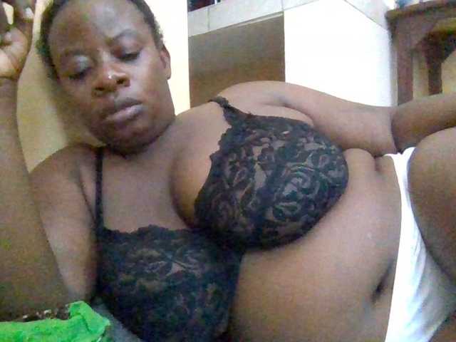 Swityass24 live cam on BongaCams