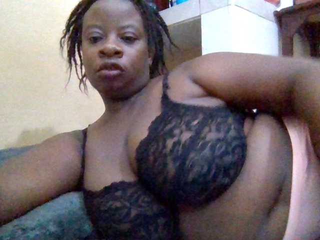 Swityass24 live cam on BongaCams