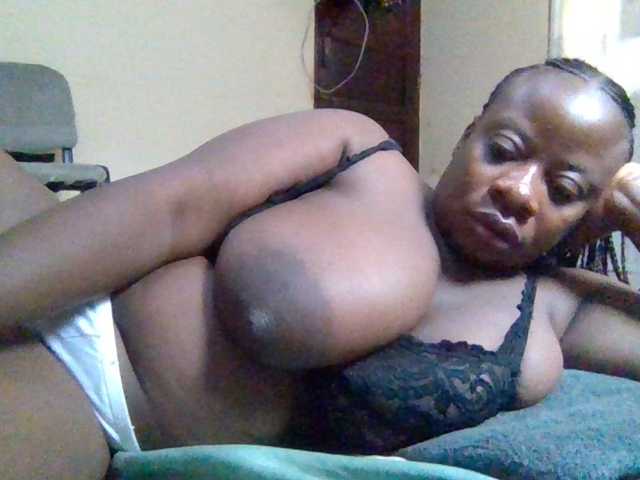 Swityass24, live now on BongaCams