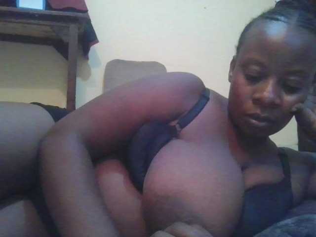 Swityass24 live cam on BongaCams