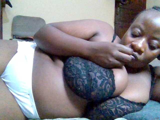 Swityass24 live cam on BongaCams