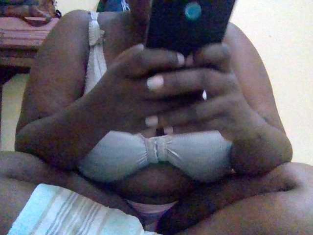 Swityass24 live cam on BongaCams